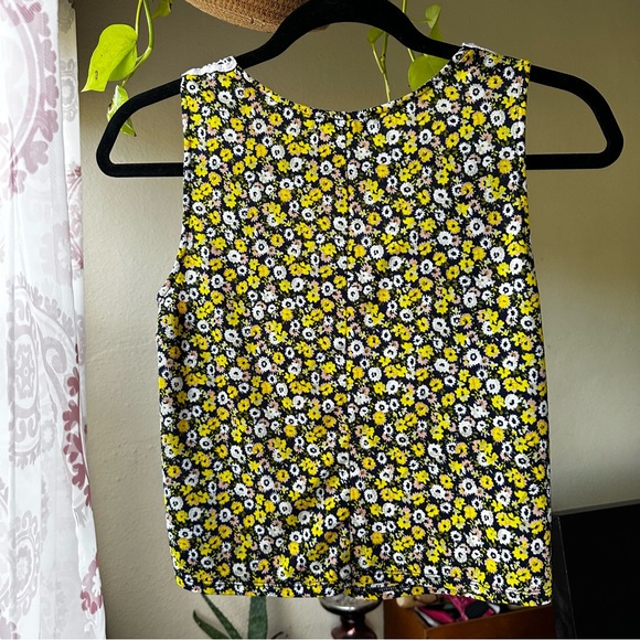 Chloe K Floral Tank - Picture 4 of 4